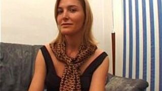 Blindfolded amateur girlfriend sucks and fucks - porn video
